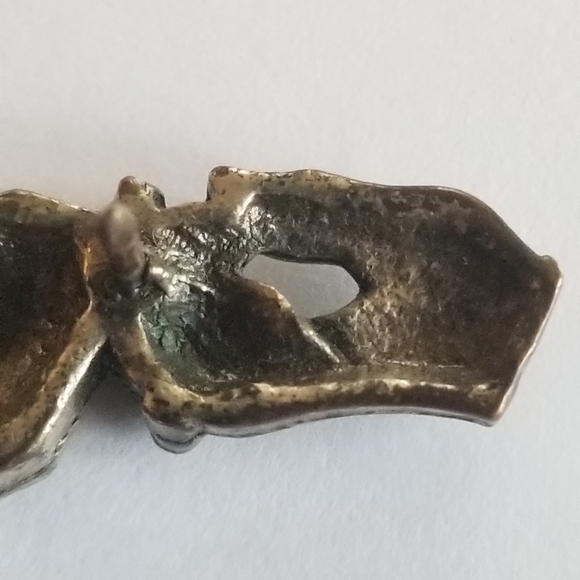 Vintage holding hands lapel pin silver tone brooch hat pin - Picture 4 of 9